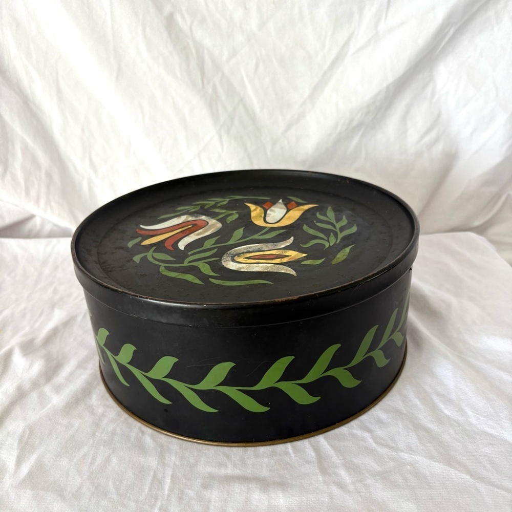 Vintage guildcraft Dutch tole hand painted metal tin storage large sewing box